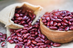 red-bean-wooden-bowl-sack-background-grains-red-kidney-beans_73523-3086